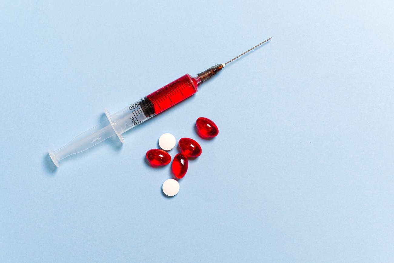 INJECTIONS vs PILLS: Which is better for my cat's FIP treatment?